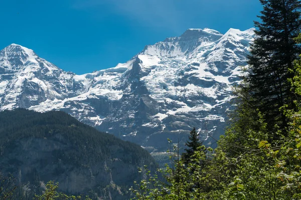 Υπέροχη Θέα Στα Βουνά Και Πεζοπορία Trail Στο Ελβετικές Άλπεις — Φωτογραφία Αρχείου