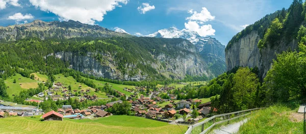 Výhled Horské Panorama Pěší Stezka Krajině Švýcarských Alpách Poblíž Stechelberg — Stock fotografie