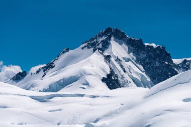 Muhteşem görünümü üst, Avrupa Sfenks Gözlemevi (3,454 metre), İsviçre üzerinden Bernese Alpleri'nde dört bin metre tepeler ve dağ Jungfrau