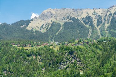 Güzel görünümünden Interlaken kasaba, Eiger, Jungfrau dağlar ve Lake Thun ve göl Brienz iki göl köprü görüntüleme platformu üzerinde daha sıkı Kulm, İsviçre.