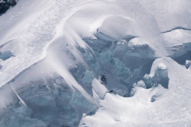 Bernese Alps, İsviçre için 4 bin metre doruklarına tarafından sınırlanmıştır Aletsch Buzulu muhteşem görünümü