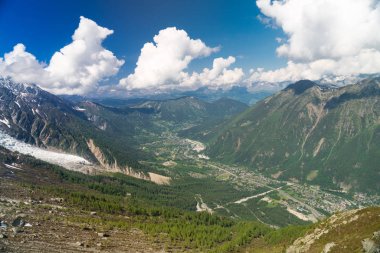 Mont Blanc Alpler en yüksek Dağı ve Avrupa'nın en yüksek binasıdır. Güzel Avrupa güneşli bir günde Alpleri'nde. Haute-Savoie, Fransa
