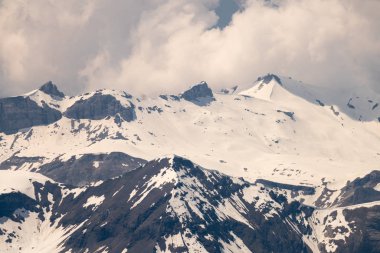 Muhteşem görünümü üst, Avrupa Sfenks Gözlemevi (3,454 metre), İsviçre üzerinden Bernese Alpleri'nde dört bin metre tepeler ve dağ Jungfrau