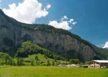 Muhteşem dağ manzaralarına ve yürüyüş Lauterbrunnen bölge, İsviçre İsviçre Alpleri peyzaj Stechelberg yakınındaki iz