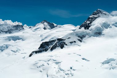 Bernese Alps, İsviçre için 4 bin metre doruklarına tarafından sınırlanmıştır Aletsch Buzulu muhteşem görünümü