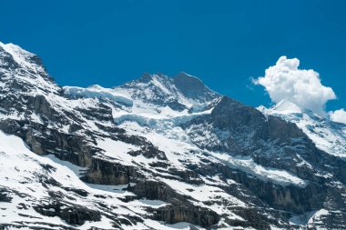 Bernese Alps, İsviçre için 4 bin metre doruklarına tarafından sınırlanmıştır Aletsch Buzulu muhteşem görünümü