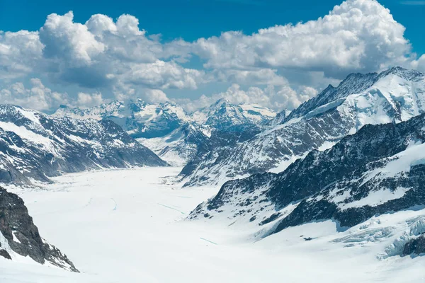 Muhteşem görünümü üst, Avrupa Sfenks Gözlemevi (3,454 metre), İsviçre üzerinden Bernese Alpleri'nde dört bin metre tepeler ve dağ Jungfrau
