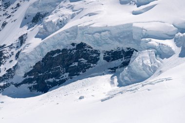 Bernese Alps, İsviçre için 4 bin metre doruklarına tarafından sınırlanmıştır Aletsch Buzulu muhteşem görünümü