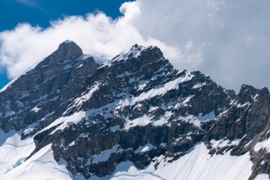 Muhteşem görünümü üst, Avrupa Sfenks Gözlemevi (3,454 metre), İsviçre üzerinden Bernese Alpleri'nde dört bin metre tepeler ve dağ Jungfrau
