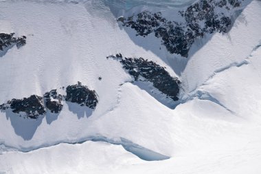 Bernese Alps, İsviçre için 4 bin metre doruklarına tarafından sınırlanmıştır Aletsch Buzulu muhteşem görünümü