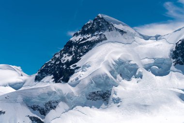Muhteşem görünümü üst, Avrupa Sfenks Gözlemevi (3,454 metre), İsviçre üzerinden Bernese Alpleri'nde dört bin metre tepeler ve dağ Jungfrau