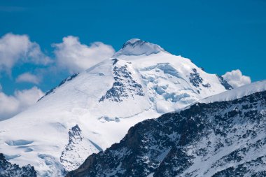 Muhteşem görünümü üst, Avrupa Sfenks Gözlemevi (3,454 metre), İsviçre üzerinden Bernese Alpleri'nde dört bin metre tepeler ve dağ Jungfrau
