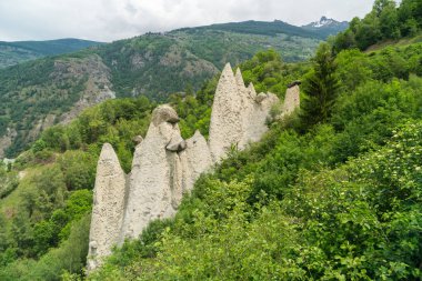 Muhteşem görünümünü Pyramides d'Euseigne İsviçre Alpleri'nde, Valais, İsviçre