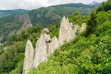 Muhteşem görünümünü Pyramides d'Euseigne İsviçre Alpleri'nde, Valais, İsviçre