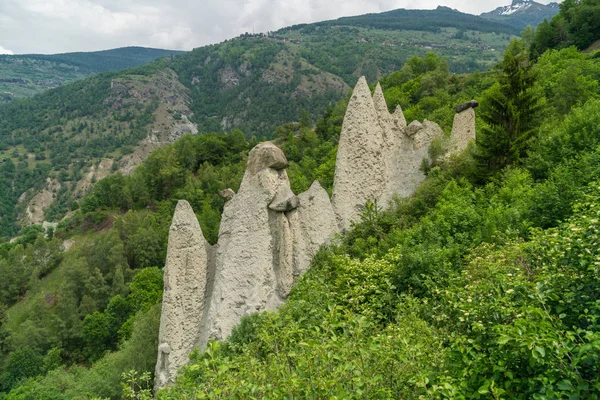 Muhteşem görünümünü Pyramides d'Euseigne İsviçre Alpleri'nde, Valais, İsviçre