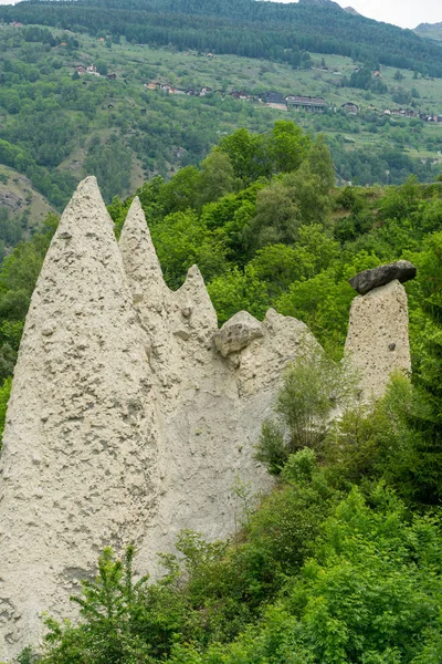 Muhteşem görünümünü Pyramides d'Euseigne İsviçre Alpleri'nde, Valais, İsviçre