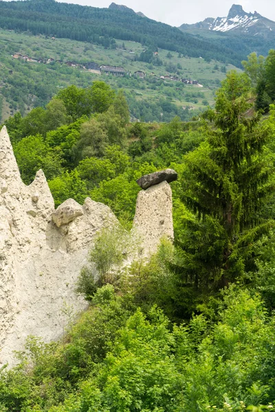 Muhteşem görünümünü Pyramides d'Euseigne İsviçre Alpleri'nde, Valais, İsviçre