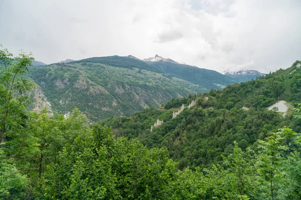 Muhteşem görünümünü Pyramides d'Euseigne İsviçre Alpleri'nde, Valais, İsviçre