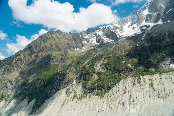 Incredibile Vista Sulle Montagne Con Sfondo Cielo Nuvoloso Blu — Foto Stock