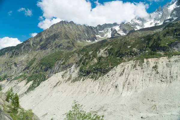 Incredibile Vista Sulle Montagne Con Sfondo Cielo Nuvoloso Blu — Foto Stock