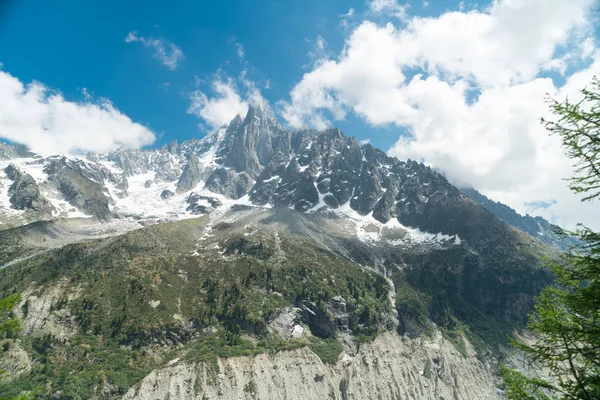 Incroyable Vue Sur Montagne Avec Fond Bleu Ciel Nuageux — Photo