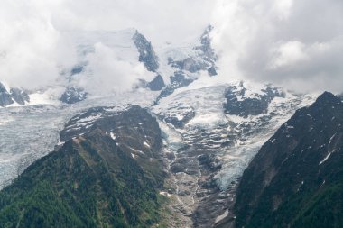 Güzel Grandes Jorasses, Dent du Geant ve görkemli Mont Blanc Blanc - Alpler en yüksek Dağı ve Parc de Merlet, Les Houches, Haute-Savoie, Fransa Avrupa'nın en yüksek