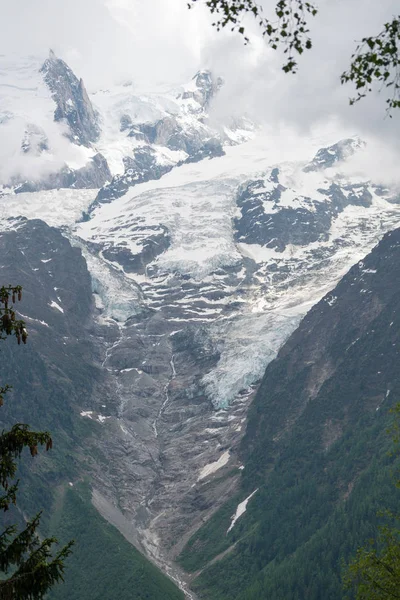 美丽的全景高等 Jorasses Geant 和光荣的勃朗峰 最高的山在阿尔卑斯和欧洲最高的从公园劳伦特 梅尔雷特 Les 莱苏什 — 图库照片