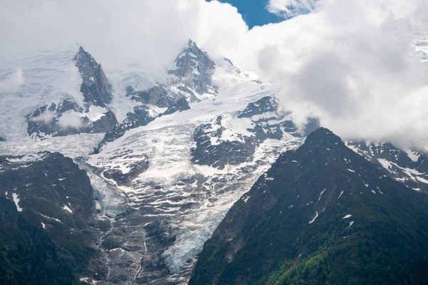 Güzellikler Grandes Jorasses, Dent du Geant ve görkemli Mont Blanc Blanc - Alpler en yüksek Dağı ve Parc de Merlet, Les Houches, Haute-Savoie, Fransa Avrupa'nın en yüksek