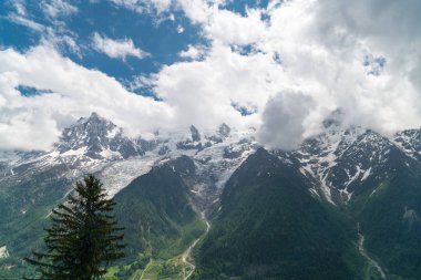 Güzellikler Grandes Jorasses, Dent du Geant ve görkemli Mont Blanc Blanc - Alpler en yüksek Dağı ve Parc de Merlet, Les Houches, Haute-Savoie, Fransa Avrupa'nın en yüksek