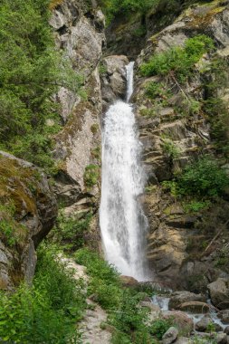 Art arda sıralı du Dard - fantastik bir şelale manzarası 1233 m yirmi metre yüksekliğinde Mont-Blanc, Haute-Savoie, Fransa altında bulunan
