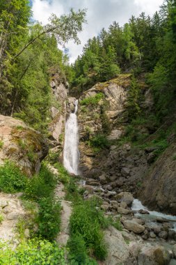 Art arda sıralı du Dard - fantastik bir şelale manzarası 1233 m yirmi metre yüksekliğinde Mont-Blanc, Haute-Savoie, Fransa altında bulunan