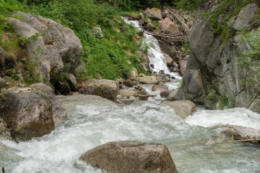Art arda sıralı du Dard - fantastik bir şelale manzarası 1233 m yirmi metre yüksekliğinde Mont-Blanc, Haute-Savoie, Fransa altında bulunan