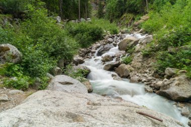 Art arda sıralı du Dard - fantastik bir şelale manzarası 1233 m yirmi metre yüksekliğinde Mont-Blanc, Haute-Savoie, Fransa altında bulunan
