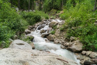 Art arda sıralı du Dard - fantastik bir şelale manzarası 1233 m yirmi metre yüksekliğinde Mont-Blanc, Haute-Savoie, Fransa altında bulunan