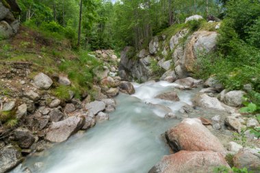 Art arda sıralı du Dard - fantastik bir şelale manzarası 1233 m yirmi metre yüksekliğinde Mont-Blanc, Haute-Savoie, Fransa altında bulunan