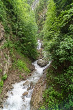 Art arda sıralı du Dard - fantastik bir şelale manzarası 1233 m yirmi metre yüksekliğinde Mont-Blanc, Haute-Savoie, Fransa altında bulunan