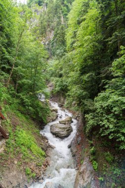 Art arda sıralı du Dard - fantastik bir şelale manzarası 1233 m yirmi metre yüksekliğinde Mont-Blanc, Haute-Savoie, Fransa altında bulunan