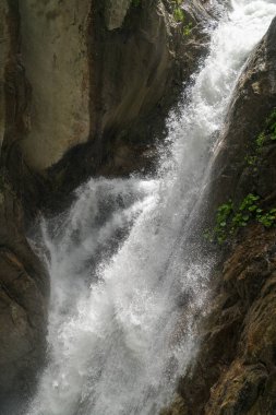 Gorges du Durnand, İsviçre Alpleri şaşırtıcı basamaklı şelale 