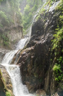 Gorges du Durnand, İsviçre Alpleri şaşırtıcı basamaklı şelale 