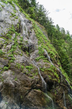 Gorges du Durnand, İsviçre Alpleri şaşırtıcı basamaklı şelale 