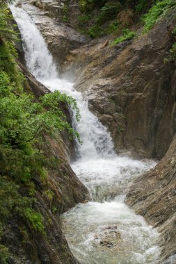 Gorges du Durnand, İsviçre Alpleri şaşırtıcı basamaklı şelale 