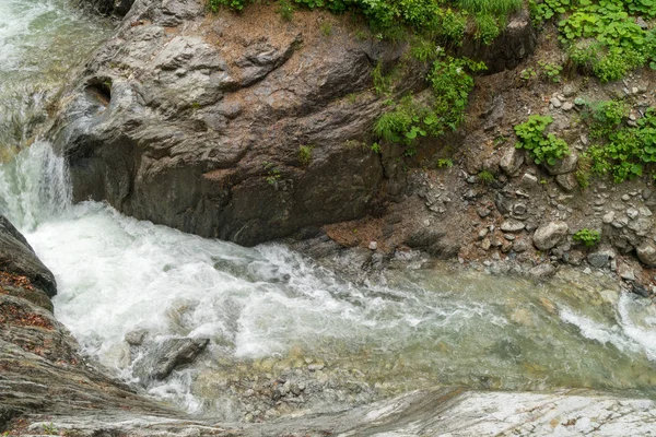 Gorges du Durnand, İsviçre Alpleri şaşırtıcı basamaklı şelale 