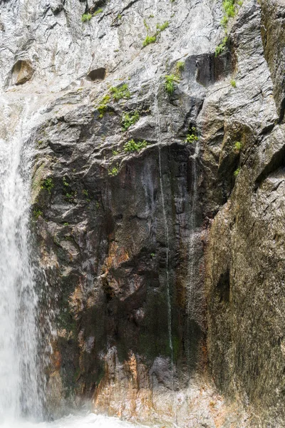 Gorges du Durnand, İsviçre Alpleri şaşırtıcı basamaklı şelale 