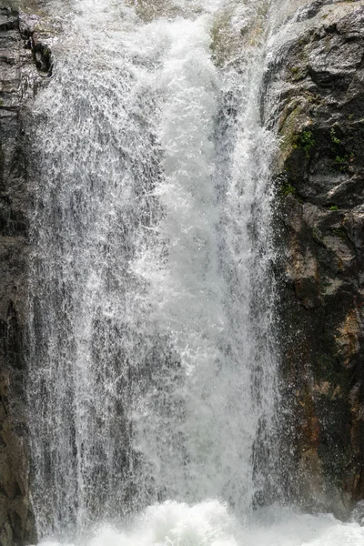 Gorges du Durnand, İsviçre Alpleri şaşırtıcı basamaklı şelale 