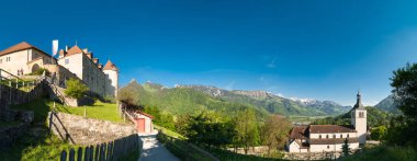 Muhteşem panoramik dağ eteklerinde, Canton Fribourg, İsviçre Gruyeres Kalesi (Chateau de Gruyeres),