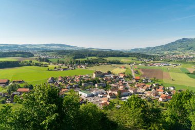 Muhteşem panoramik dağ eteklerinde, Canton Fribourg, İsviçre Gruyeres Kalesi (Chateau de Gruyeres),