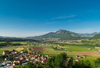Muhteşem panoramik dağ eteklerinde, Canton Fribourg, İsviçre Gruyeres Kalesi (Chateau de Gruyeres),