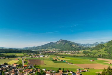 Muhteşem panoramik dağ eteklerinde, Canton Fribourg, İsviçre Gruyeres Kalesi (Chateau de Gruyeres),