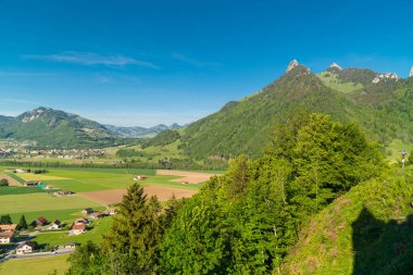 Muhteşem panoramik dağ eteklerinde, Canton Fribourg, İsviçre Gruyeres Kalesi (Chateau de Gruyeres),