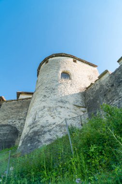 Ortaçağ eski şehir Gruyeres bir önemli turistik yerdir ve adını veren ünlü İsviçreli gravyer peyniri. Gruyeres, Canton Fribourg, İsviçre